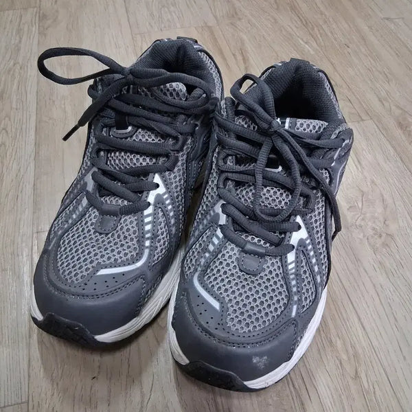 [BUNJANG] Women's Silver Sneakers 235 / 여성 실버 운동화 235