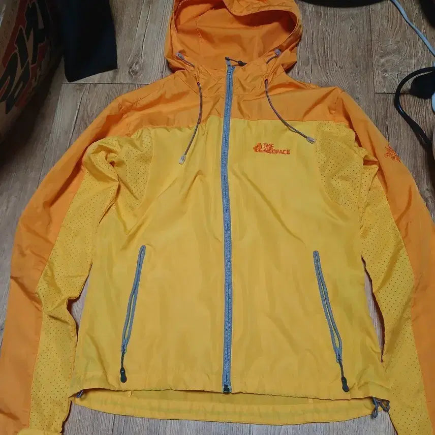 [BUNJANG] The Red Face Orange Yellow Windbreaker Size 90 / 더레드페이스 오렌지 옐로우 바람막이 90
