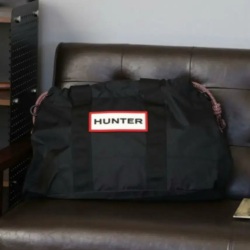 [BUNJANG] Hunter x Lipslip Nylon Boston Bag (Black) / 헌터 립스타 나일론 보스턴 백 (블랙)