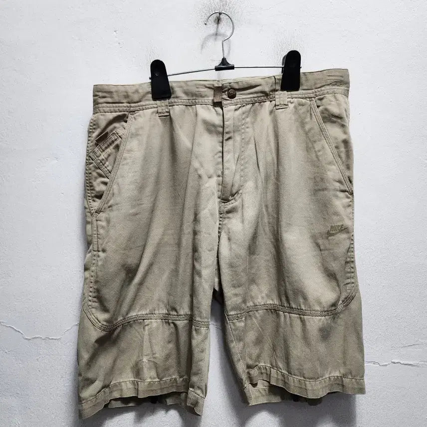 [BUNJANG] Nike Beige Panel Back Shorts / 나이키 뒷판절개 베이지 반바지