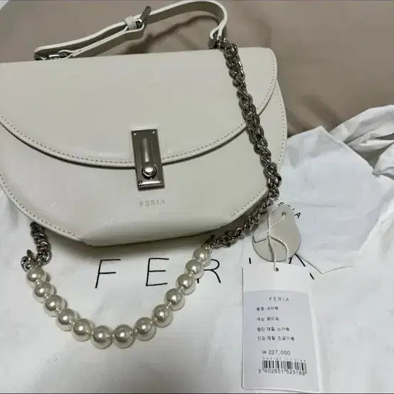 [BUNJANG] Feria Pearl Chain Saddle Bag / 정가 20만원대) 페리아 진주체인 새더백