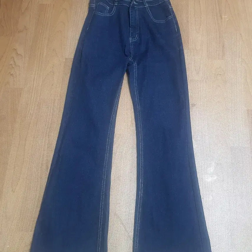 [BUNJANG] Women's Bootcut Jeans - New, Size M / 부츠컷청바지새것