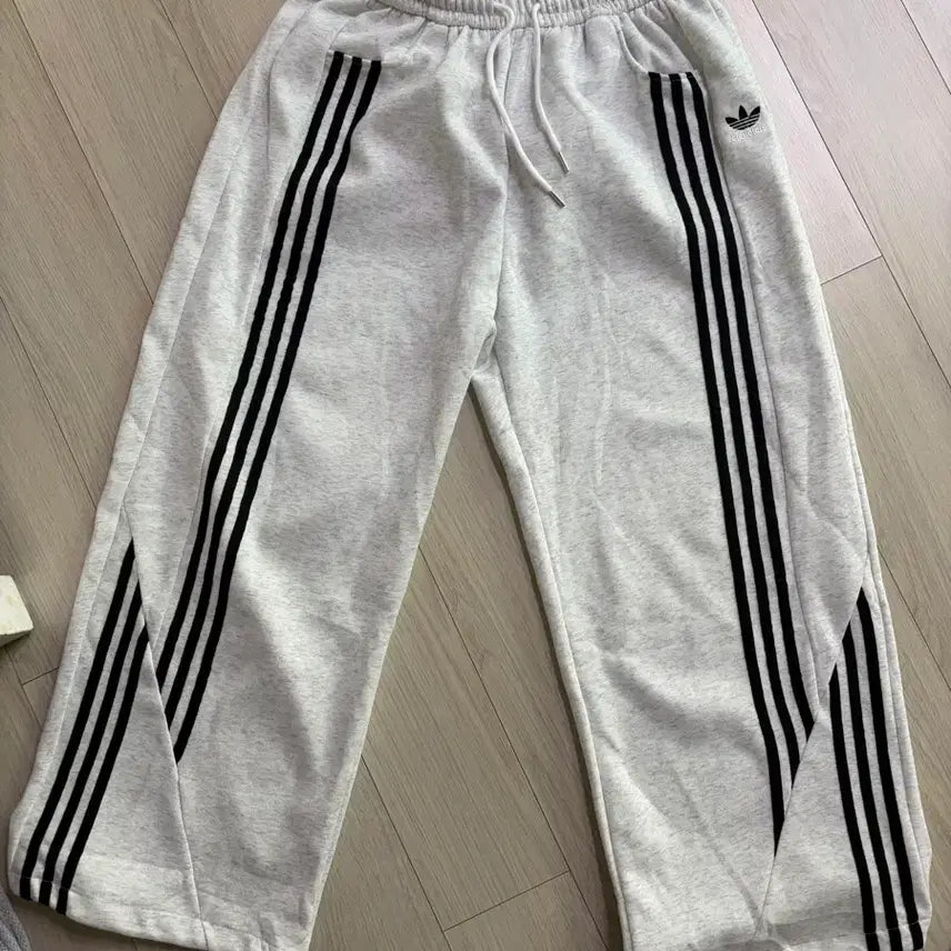 [BUNJANG] Adidas Three-Stripes Training Pants Grey / 아디다스 삼선 트레이닝 팬츠