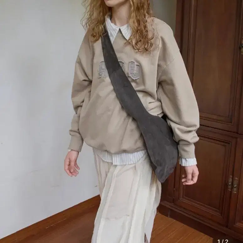 [BUNJANG] Areyou Suede Round Crossbody Bag / Areyou  아유 서울 스웨이드 라운드 크로스백