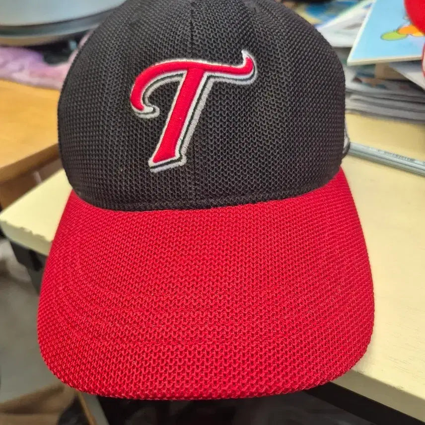[BUNJANG] LG Twins 2010 Baseball Team FLEXFIT Cap / 2010년 LG 트윈스 프로야구단 관련 캡 모자(FLEXFIT)