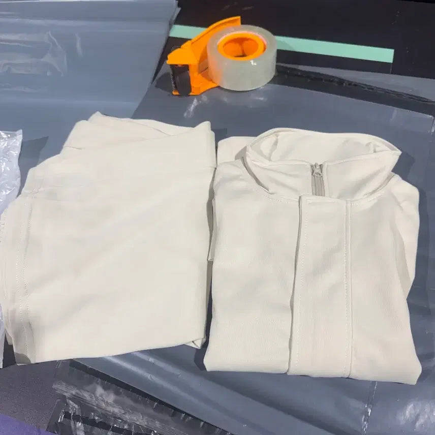 [BUNJANG] Beige Training Set (L) - Hooded Zip-Up + Long Pants / 베이지 트레이닝 세트 (L사이즈) - 후드집업+긴바지, 새상품/미착용