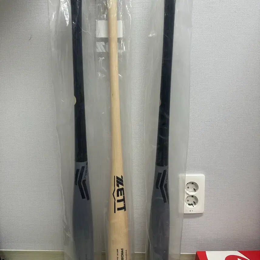 [BUNJANG] ZETT PROSTATUS/OVERFLY Maple Baseball Bat Set / 새상품 제트 프로스테이터스/오버플라이 나무배트 판매합니다