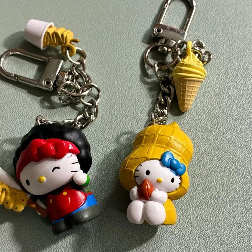 [BUNJANG] Hello Kitty Olive Young 'Udo Peanut' + 'Busan Fish Cake' Bundle Keyring / 헬로키티 올리브영 키링 우도 땅콩+부산 어묵 일괄