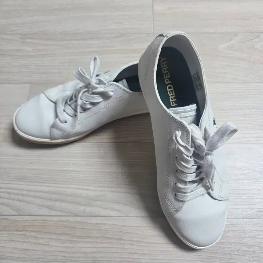 [BUNJANG] Fred Perry White Sneakers / 프레드페리 스니커즈 화이트 260mm