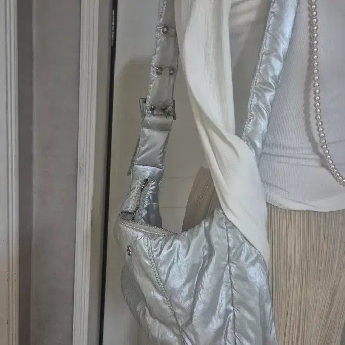 [BUNJANG] Silver Quilted Shoulder/Cross Bag / 실버 퀼팅 숄더.크로스백