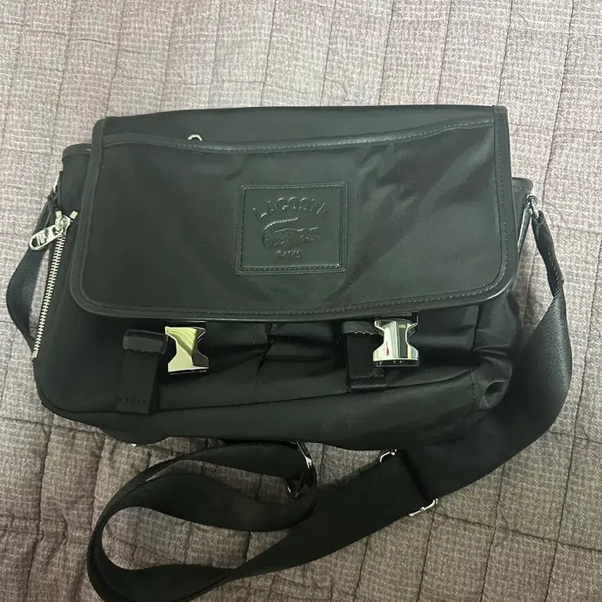 [BUNJANG] Lacoste Black Crossbody Bag / 라코스테 크로스백 블랙 판매합니다