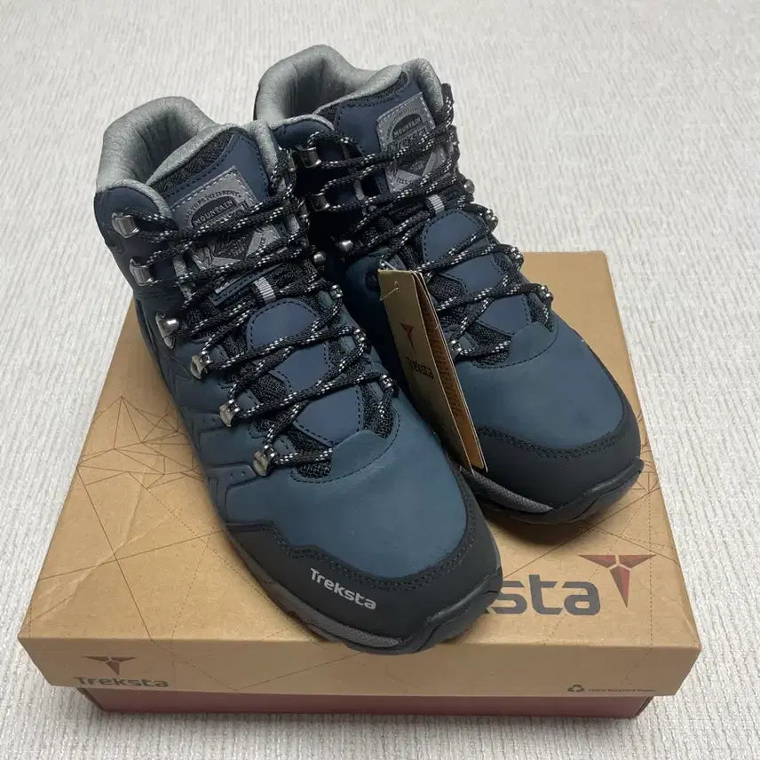[BUNJANG] Treksta Hiking Boots Navy 250mm / (새상품) 트렉스타 등산화 네이비 250