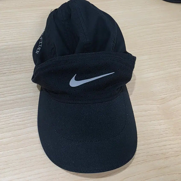 [BUNJANG] Nike Dri-FIT ADV Tailwind Running Cap FREE / 나이키 드라이핏 adv 테일윈드 모자 러닝캡 FREE
