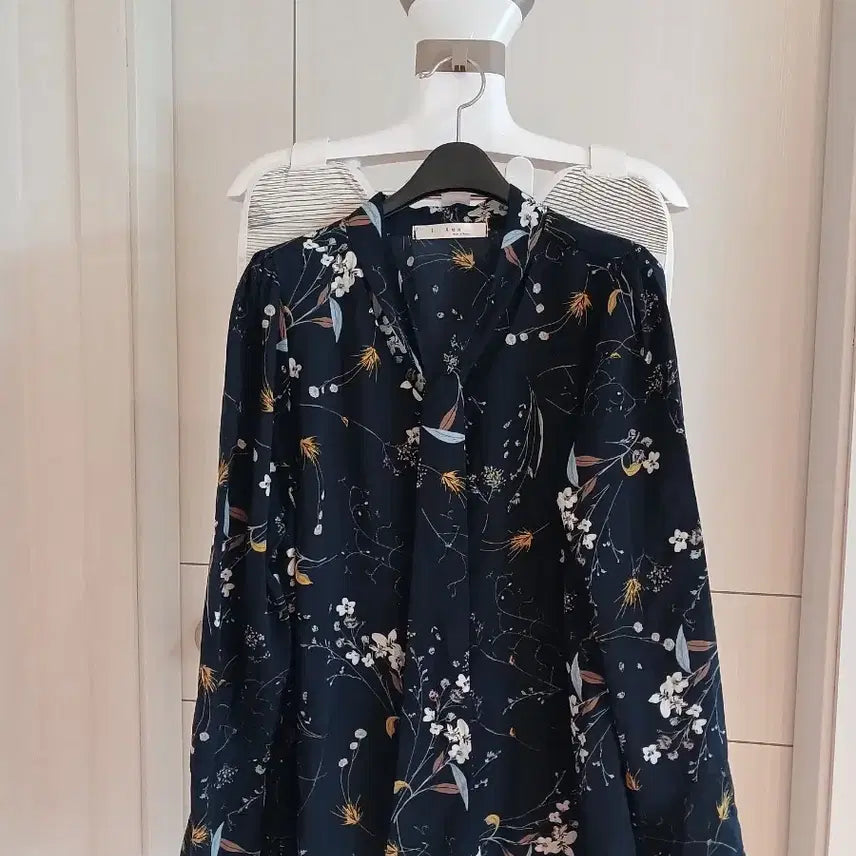 [BUNJANG] Floral Pattern Women's Blouse / 플로럴 패턴 여성 블라우스