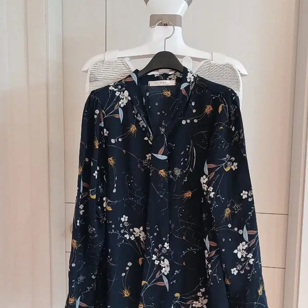 [BUNJANG] Floral Pattern Women's Blouse / 플로럴 패턴 여성 블라우스