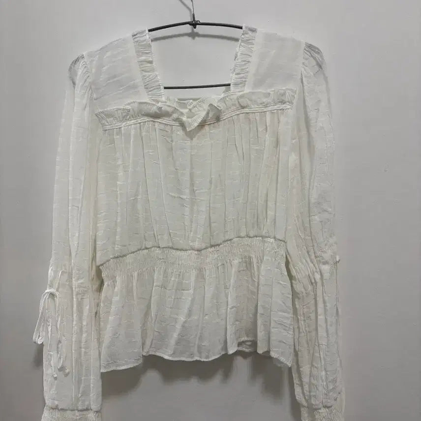 [BUNJANG] White Square Neck Blouse / 화이트 스퀘어넥 블라우스