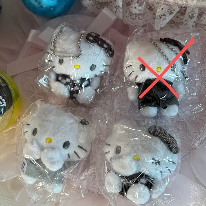 [BUNJANG] Hello Kitty Plush Mini Doll Gacha Keychain / 헬로키티 봉제 미니인형 가챠 키링