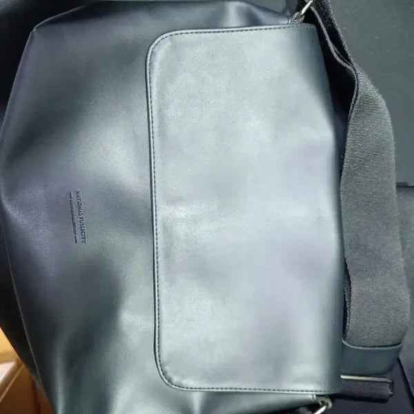 [BUNJANG] Crossbody Messenger Bag / 크로스백 메신저백