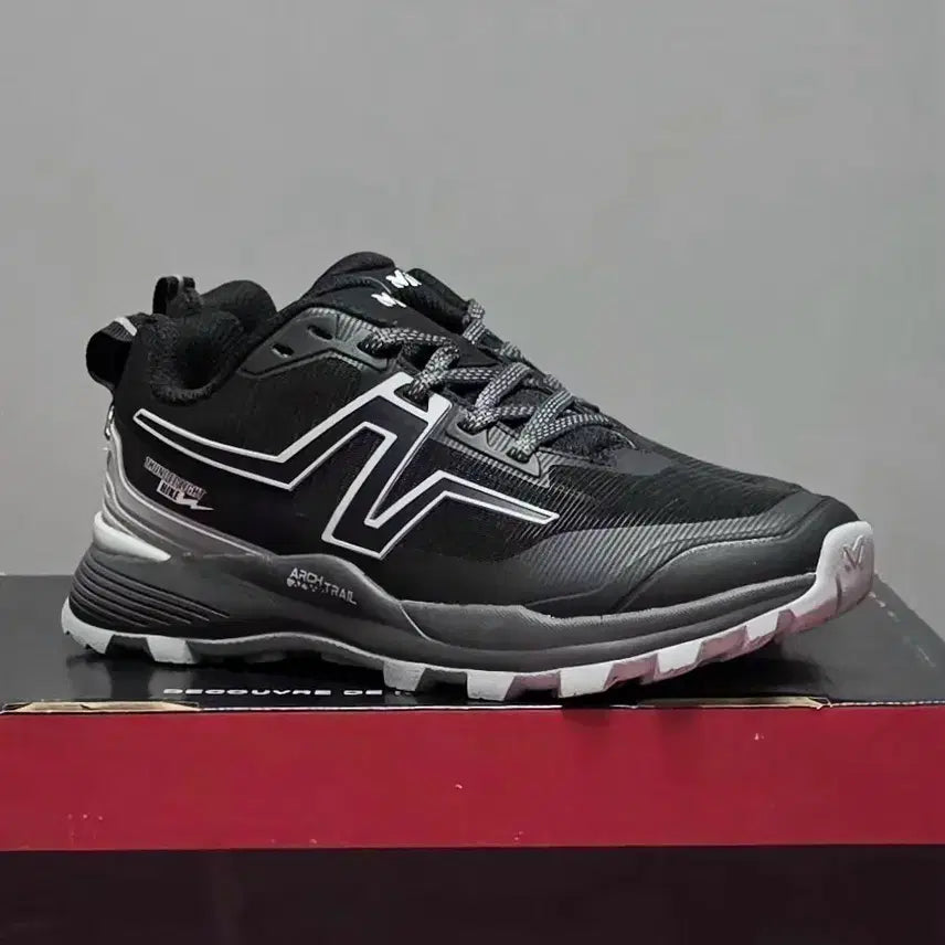 [BUNJANG] Millet Lightweight Trail Walking Shoes / 밀레 운동화 [새상품]