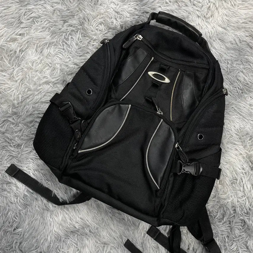 [BUNJANG] Oakley Icon Technical Iconic Backpack Black 6032 / 오클리 아이콘 테크니컬 아이코닉 백팩 블랙 6032