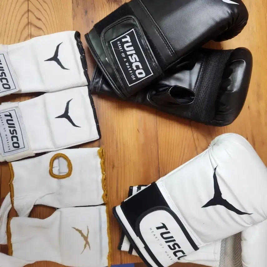 [BUNJANG] Tuisco Boxing Gloves and Hand Wraps Set / 복싱 글러브2핸드랩 세트