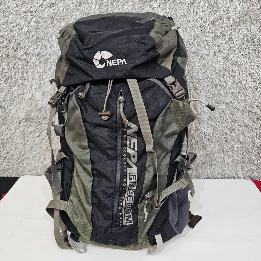 [BUNJANG] NEPA Fragrant 48L Hiking Backpack (Khaki/Black) / [NEPA] 프레그런 48L 등산용 백팩[1S-WA-0022]