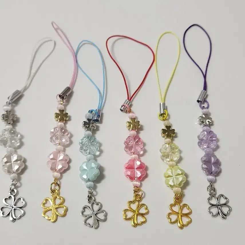 [BUNJANG] Four-Leaf Clover Bead Strap / 네잎클로버 비즈 스트랩
