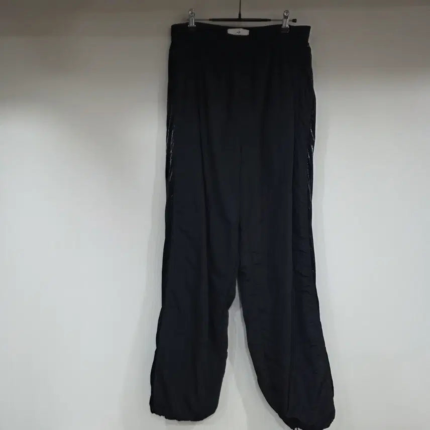 [BUNJANG] AOP (Adonis Orbit Project) Men's Side Snap Button Layered Track Pants 36-inch / 에이옵(AOP / Adonis Orbit Project) 남성용 사이드 스냅 버튼 레이어드 트랙 팬츠 36인치