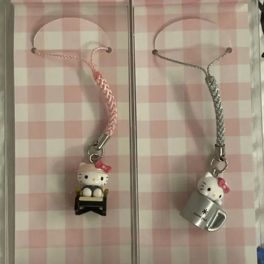 [BUNJANG] Hello Kitty x Snow Peak Collaboration Keychain 2-Set / 헬로키티 스노우피크 콜라보 키링 2종 세트 키티 피규어 스트랩