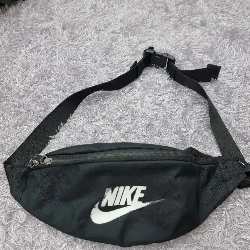 [BUNJANG] Nike Sling Bag Hip Pack Black / 나이키 슬링백 힙색 블랙