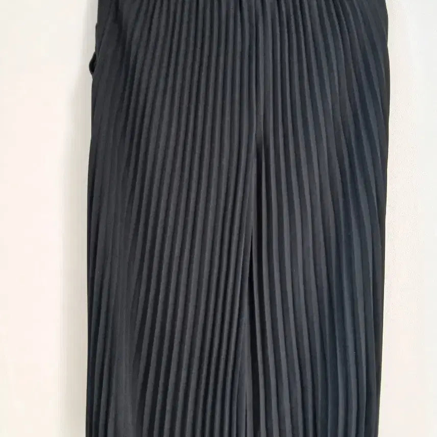 [BUNJANG] Thick Black Pleated Wide Pants / 두께감 있는 블랙 플리츠 와이드 팬츠