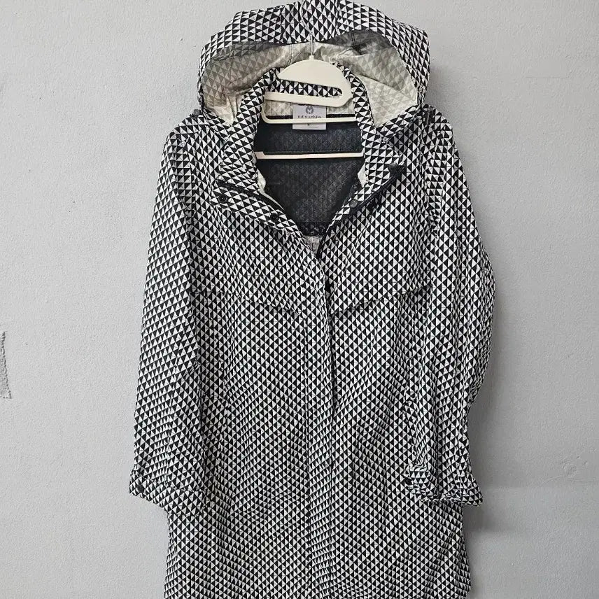 [BUNJANG] Milasohn Geometric Pattern Hooded Windbreaker / [밀라숀] 기하학 패턴 후드 바람막이