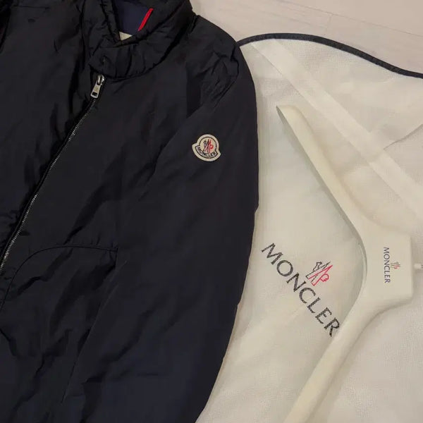 [BUNJANG] Moncler Lightweight Down Jacket Size 2 Navy / 정품) 몽클레어 경량패딩 (2)