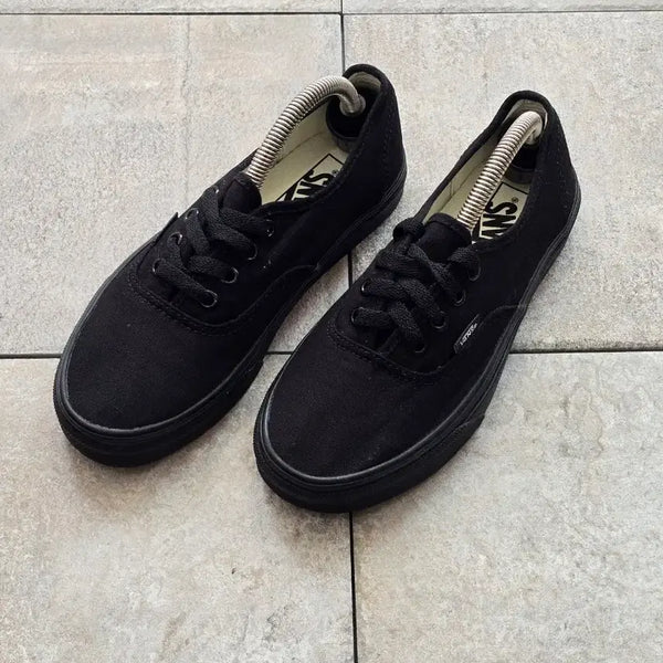 [BUNJANG] Vans Authentic All Black Sneakers / (235)반스 어센틱 블랙 스니커즈