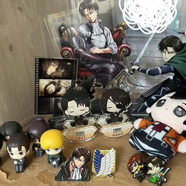 [BUNJANG] Attack on Titan Levi Bundle Set Merchandise / [일괄] 진격의 거인 리바이 위주 굿즈 일괄 판매 (대형 아크릴/손가락 피규어/인형/뱃지 등)