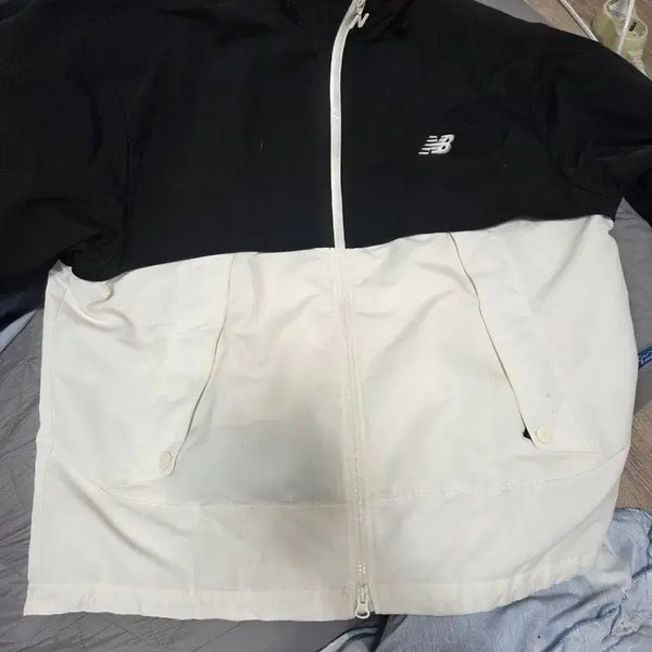 [BUNJANG] New Balance Windbreaker Jacket / 뉴발란스 바람막이 자켓