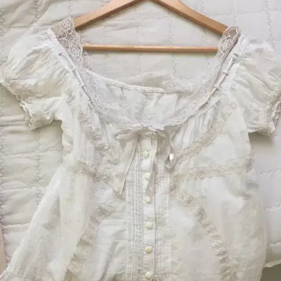 [BUNJANG] Vintage Lace Ruffle Blouse / Vintage blouse