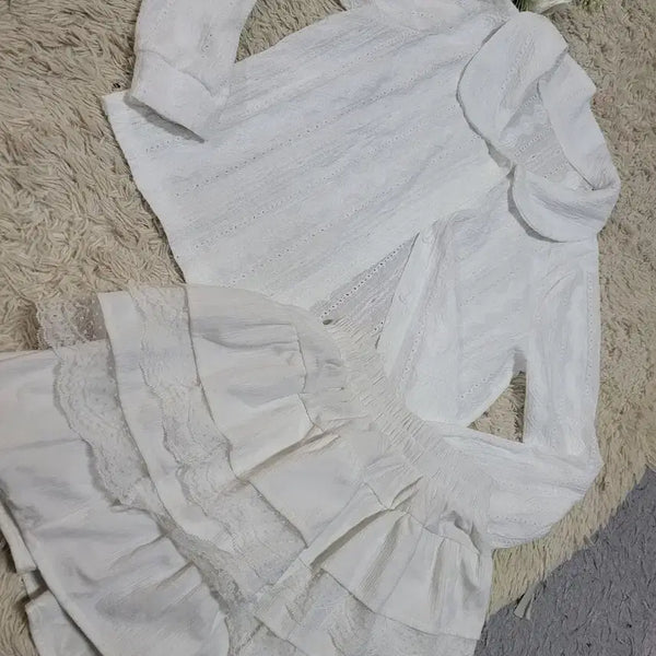 [BUNJANG] White Blouse and Skirt Set / 흰색 블라우스 앤 스커트 세트