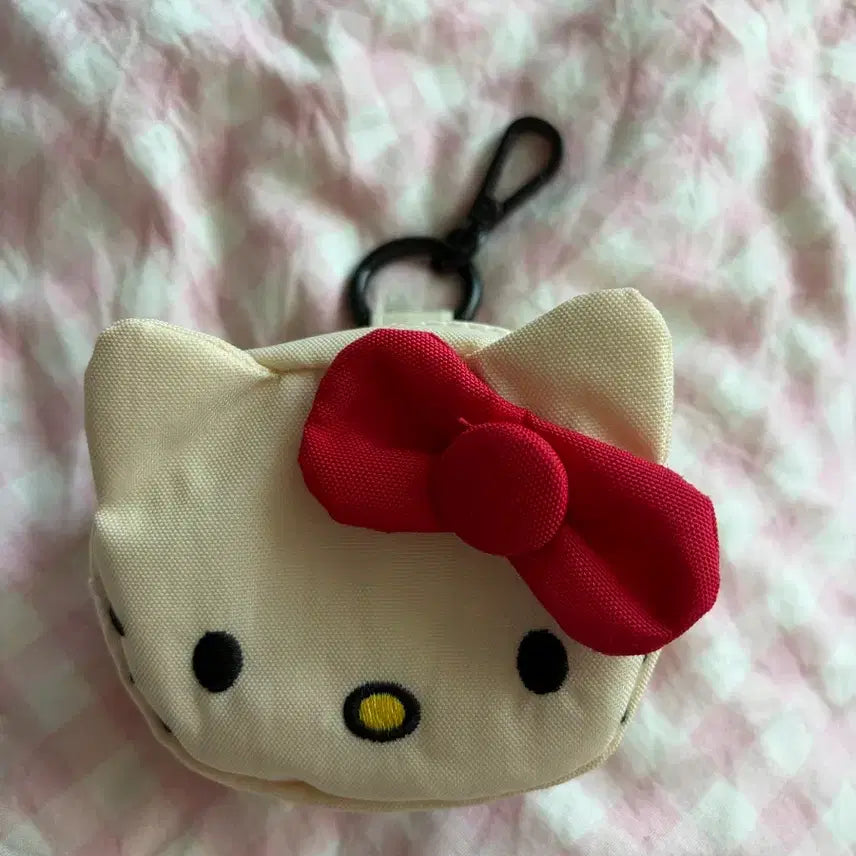 [BUNJANG] BAGGU x Hello Kitty Keychain Pouch / 시착만 BAGGU 바쿠 헬로키티 키링 파우치