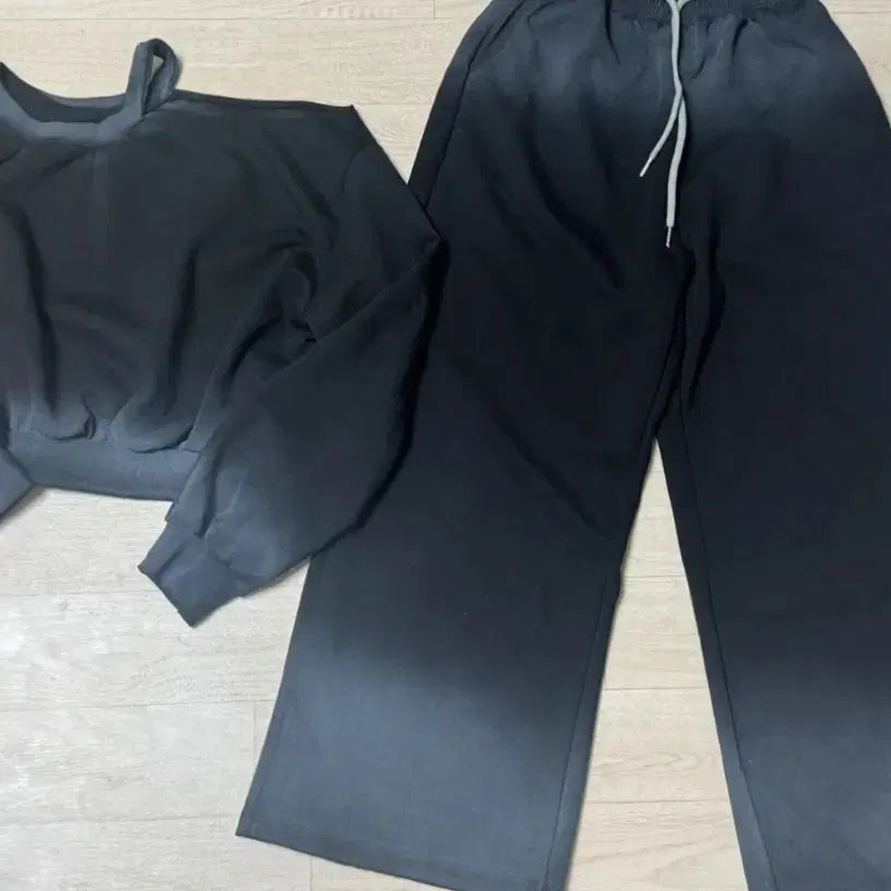 [BUNJANG] Off-Shoulder Crop Training Set / 오프숄더 크롭 트레이닝세트