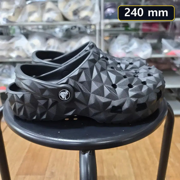 [BUNJANG] Crocs Classic Geometric Black Clogs (240mm) / 크록스 클랙식지오메트릭 블랙 240mm [209563-001]