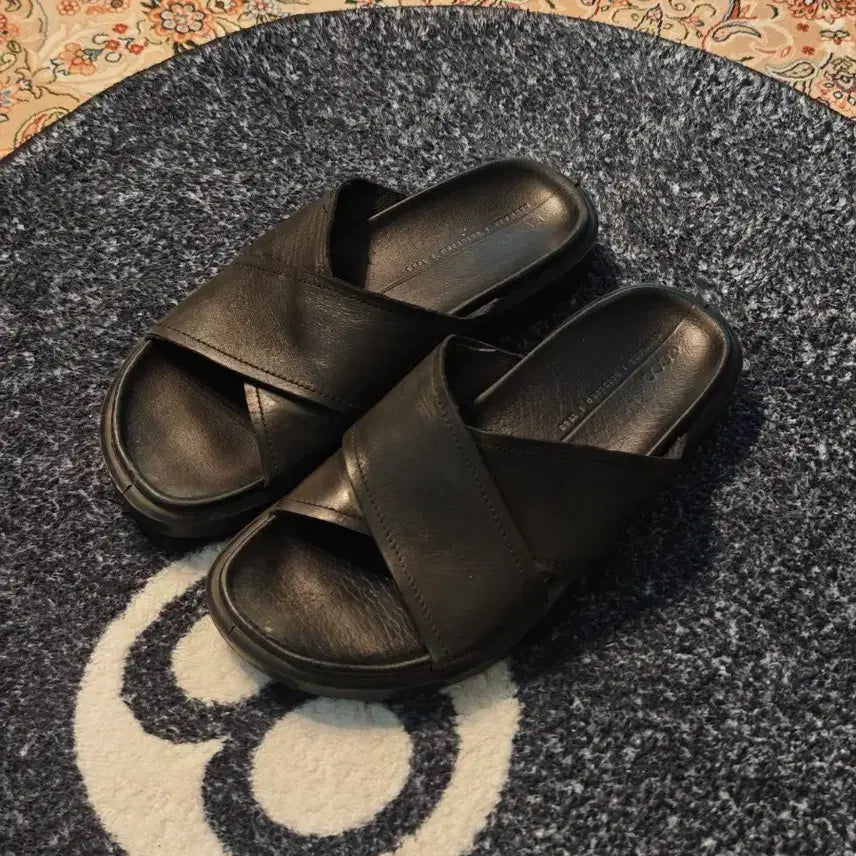 [BUNJANG] Eco Leather Slippers / 에코 가죽 슬리퍼
