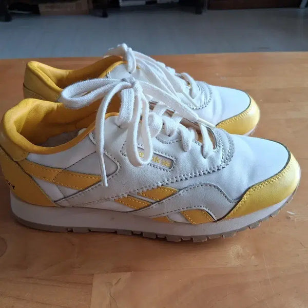 [BUNJANG] Reebok Classic White/Yellow Sneakers / 리복 클래식 흰색/노란색 스니커즈