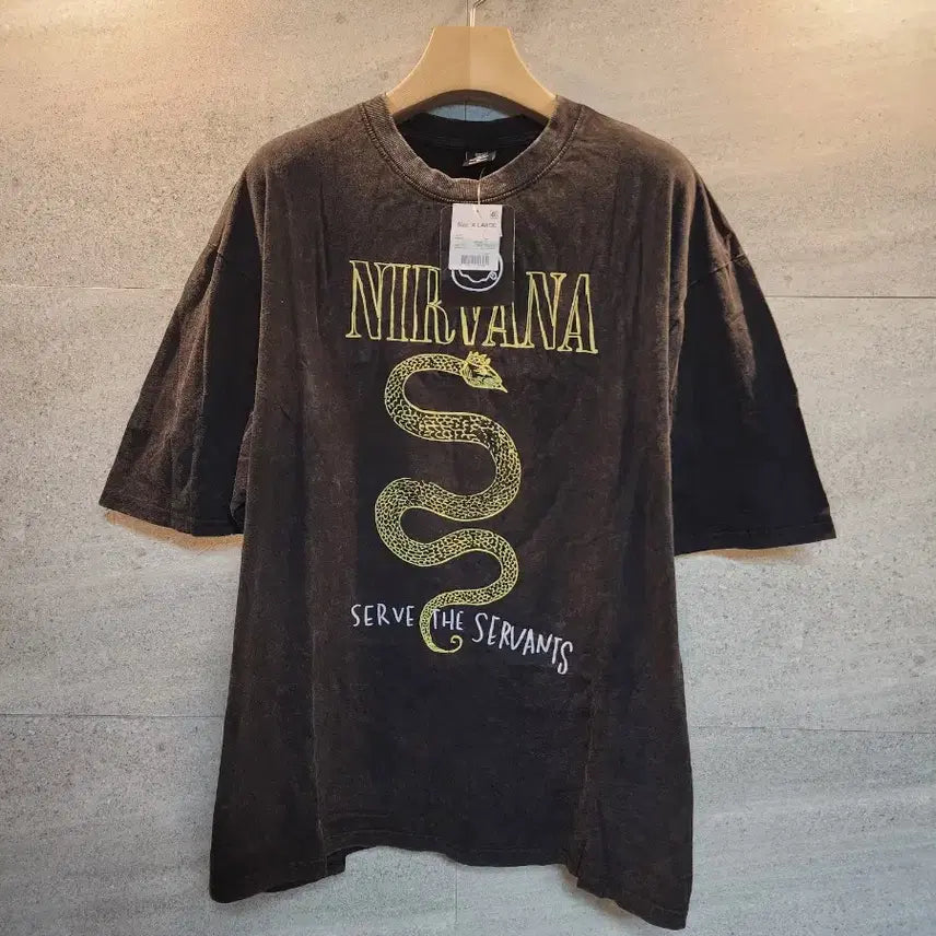 [BUNJANG] NIRVANA Snake Wash T-Shirt (XL) / NIRVANA. 오피셜 굿즈. 스네이크 워싱 반팔티. 미착.