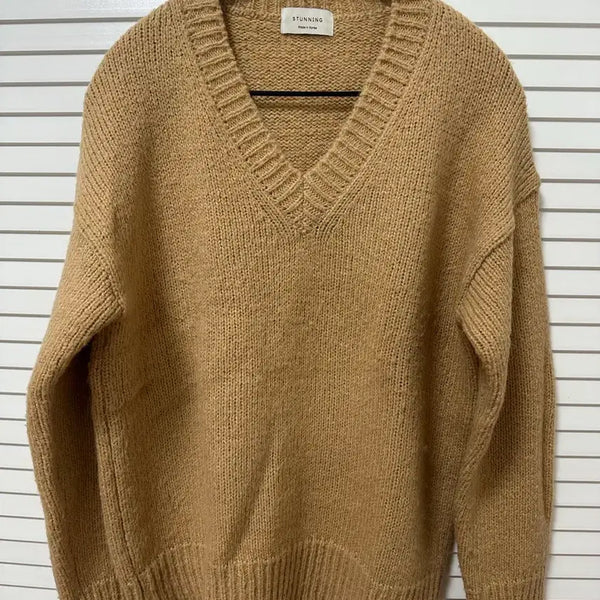 [BUNJANG] Steaming V-Neck Knit Camel / 스테이밍 브이넥 니트 카멜