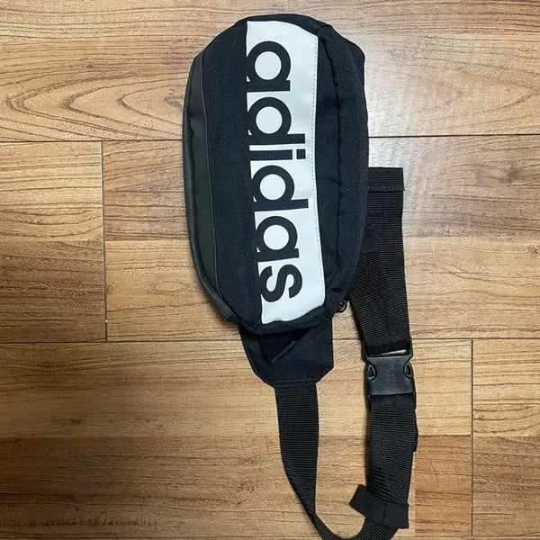 [BUNJANG] Adidas Black Logo Hip Pack / 아디다스 블랙 로고 힙색