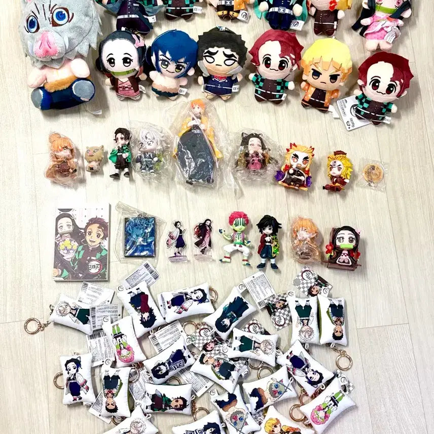[BUNJANG] Demon Slayer Character Figure & Goods Bundle Set / 귀멸의칼날네즈코탄지로사네미기유렌고쿠이노스케젠이츠교메이피규어가챠굿즈인형뽑기키링열쇠가방고리인형 일괄