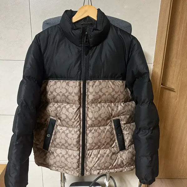 [BUNJANG] Coach Signature Logo Down Padded Jacket Size 100 / 코치 시그니처로고 다운패딩(사이즈100)새상품급