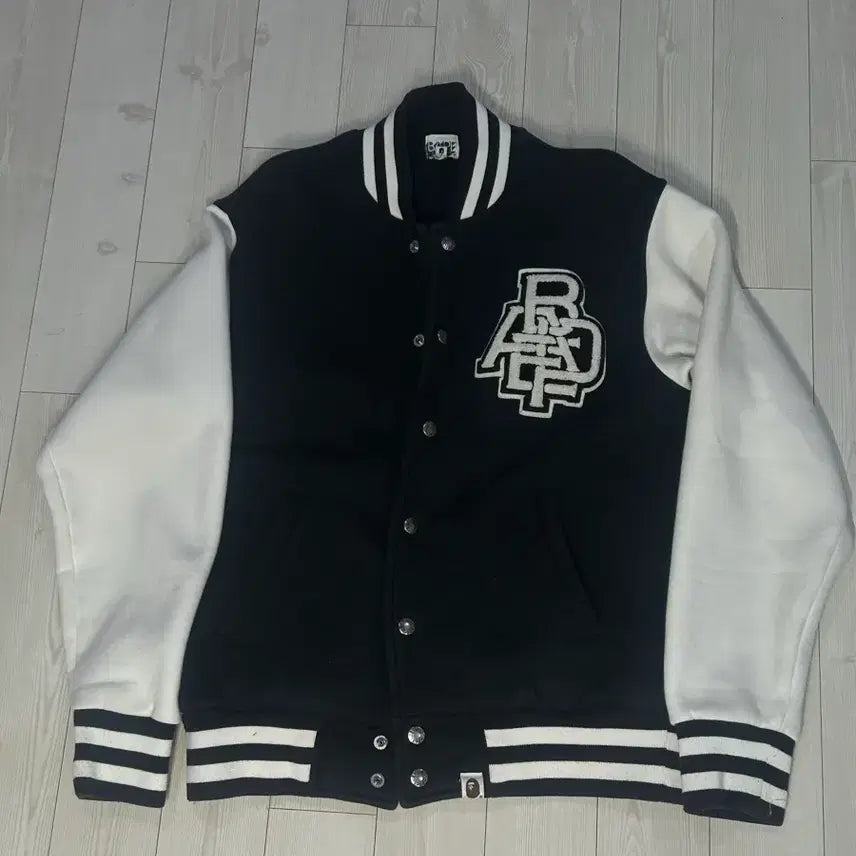 [BUNJANG] BAPE Logo Patch Varsity Sweat Jacket / BAPE 베이프 로고 패치 바시티 스웻 자켓