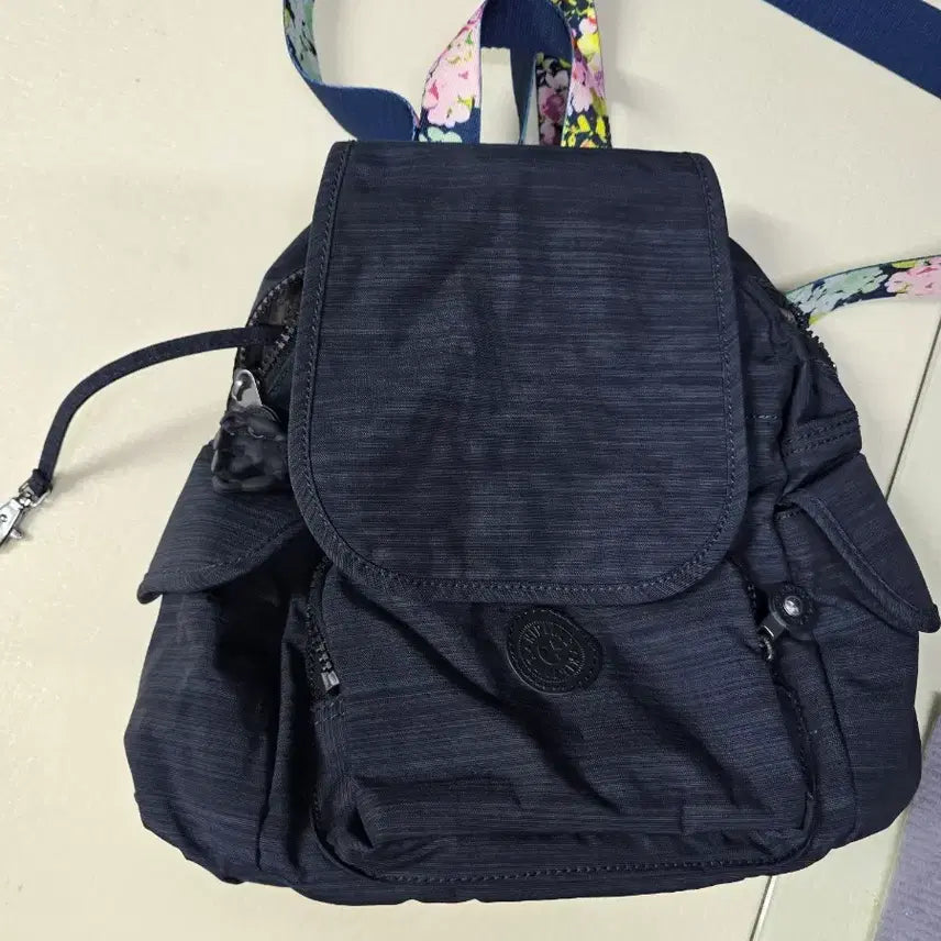 [BUNJANG] Kipling Floral Strap Backpack Navy / 키플링 백팩 네이비 꽃무늬 스트랩